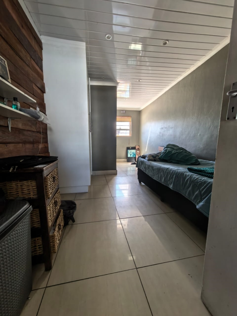 8 Bedroom Property for Sale in Turf Hall Estate Western Cape